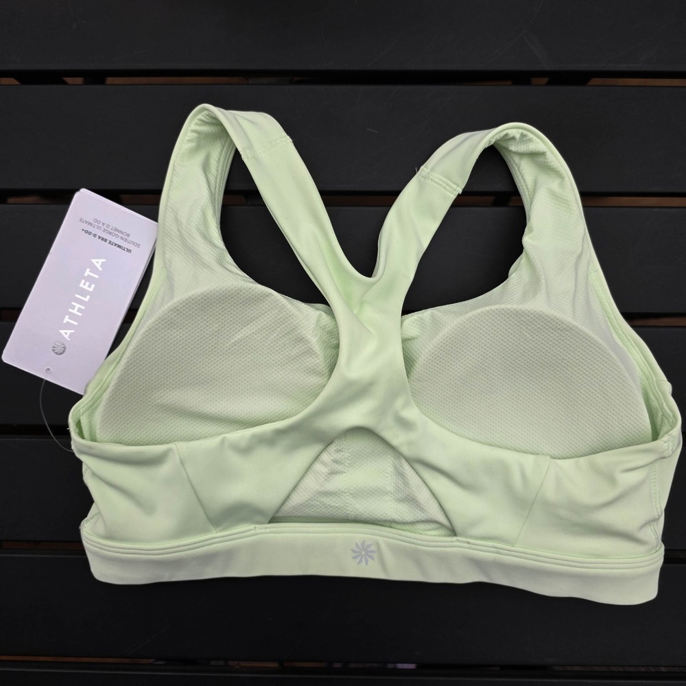 Athleta Ultimate Sports Bra D-DD+ in Light Green Size M Medium Impact SuperSonic